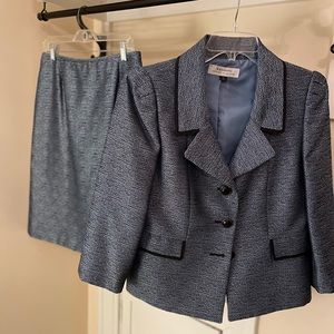 Tahari 2 piece suit